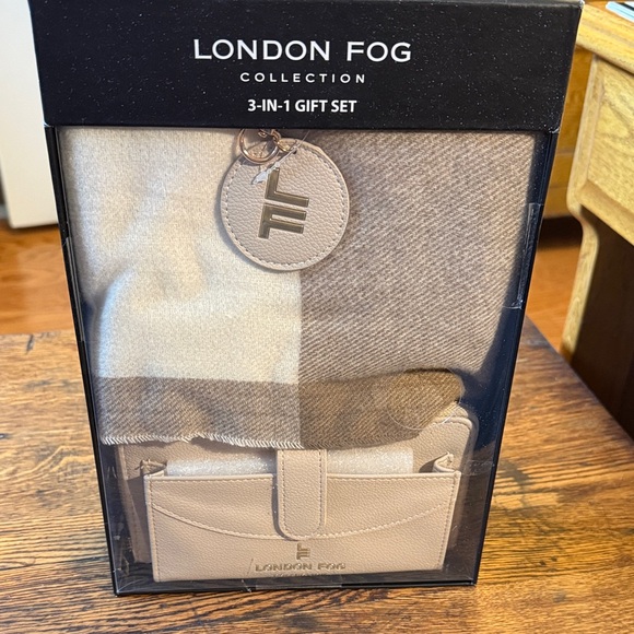 London Fog Accessories - London Fog 3-in-1 Gift Set in Beige and Cream